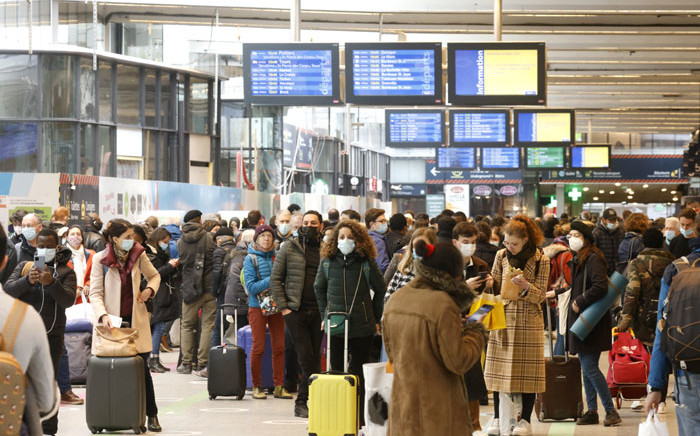 FILE: Parisians wait to board their train leaving from the Gare Montparnasse serving the west and southwest of France, in Paris on 19 March 2021. Parisians packed inter-city trains leaving the capital hours ahead of a new lockdown in the French capital imposed to combat a surge in coronavirus infections. Picture: Ludovic Marin/AFP