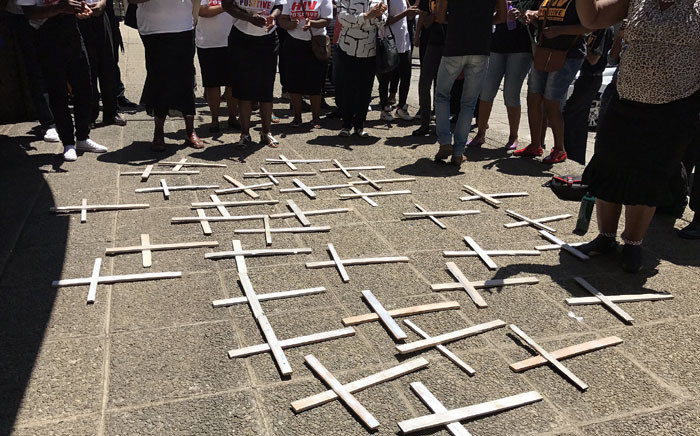 FILE: Families and supporters of psychiatric patients who died after being transferred from Life Healthcare Esidimeni gather at the Gauteng Health MEC’s offices on 27 October 2016. Picture: Masego Rahlaga/EWN.