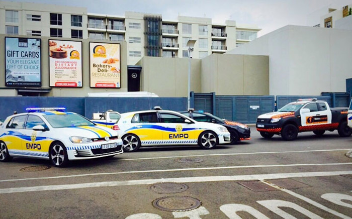FILE: An EMPD car parked outside Bedford Centre following a shooting on 29 January 2015. Picture: Emer-G-Med