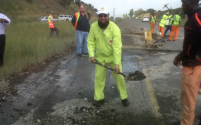 FILE: Gauteng Roads and Transport MEC Ismail Vadi gets his hands dirty at the launch of his department's emergency road maintenance campaign. Picture: Sapa.