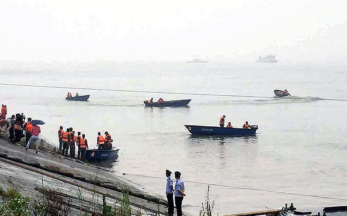 Chinese rescue teams head out to search for survivors of a passenger ship which sunk in the Yangtze River on 1 June 2015. Picture: China Out/AFP