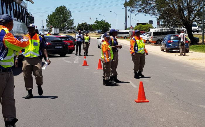FILE: JMPD officers at a roadblock. Picture: @AsktheChiefJMPD/Twitter
