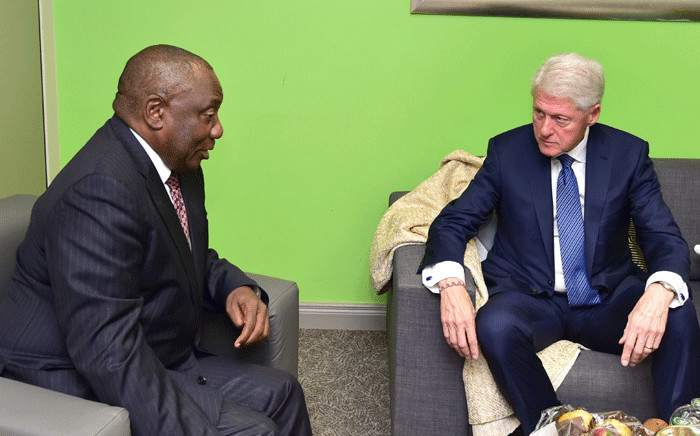 President Cyril Ramaphosa receives a courtesy call from former President of the United States of America Bill Clinton during the Discovery Leadership Summit. Photo: GCIS.