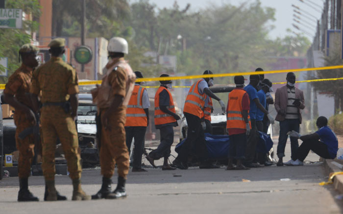 Burkina Faso troops oversee the evacuation of bodies outside the Splendid hotel and the Cappuccino restaurant following a jihadist attack in Ouagadougou on 16 January 2016. Picture: AFP. 