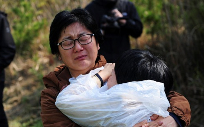 South Korean relatives of a victim of a capsized ferry react in Jindo on 20 April 2014. Picture: AFP.