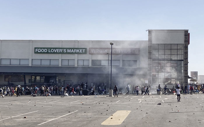 Rioters loot the Jabulani Mall in Soweto on 12 July 2021. South Africa's army said Monday it was deploying troops to two provinces, including its economic hub of Johannesburg, to help police tackle deadly violence and looting as unrest sparked by the jailing of ex-president Jacob Zuma entered its fourth day. Picture: Luca Sola/AFP