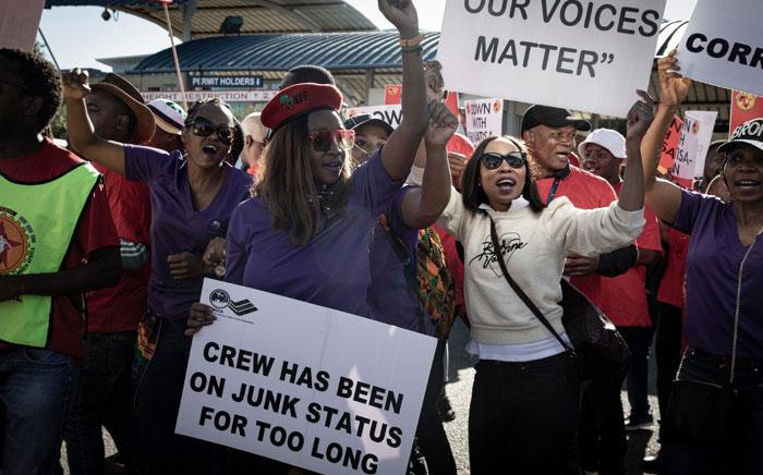 FILE: Numsa and South African Cabin Crew Association (Sacca) members picket at the SAA Airways Park in Kempton Park on 15 November 2019. Picture: Xanderleigh Dookey/EWN