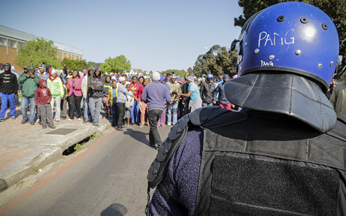 FILE: Police were called in to disperse hundreds of unruly protesters during their march to the Theewaterskloof Municipal office on 15 September 2014. Picture: Thomas Holder/EWN