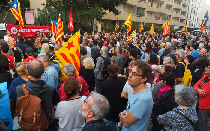 Some 500 people, some holding the Catalan flag, demonstrate outside the Spanish Consulate in Perpignan on 2 October 2017 to protest against police violence during a banned independence referendum in the Catalan region in Spain. Picture: AFP