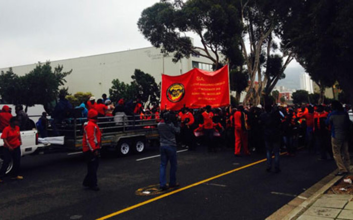 FILE: The Samwu says more than 5000 municipal workers will continue striking in Cape Town today. Picture: Shamiela Fisher/EWN.