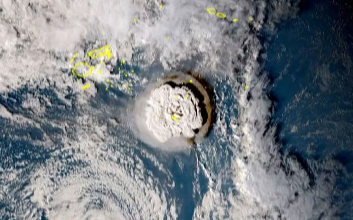A grab taken from footage by Japan's Himawari-8 satellite and released by the National Institute of Information and Communications (Japan) on 15 January 2022 shows the volcanic eruption that provoked a tsunami in Tonga. Picture: Handout/NATIONAL INSTITUTE OF INFORMATION AND COMMUNICATIONS (JAPAN)/AFP