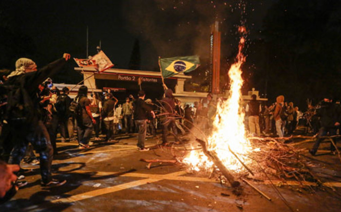 Students light a bonfire during a protest in front of the Government Palace, in Sao Paulo, Brazil on June 17, 2013. Picture: AFP.