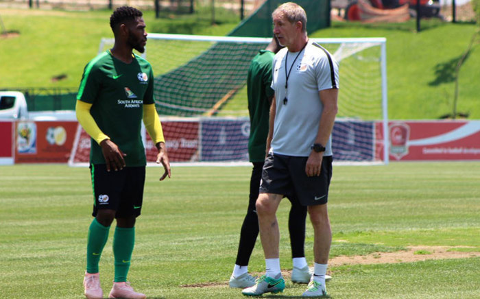 Bafana Bafana coach Stuart Baxter (right) puts his players through their paces during a training session on 15 November 2018. Picture: @BafanaBafana/Twitter