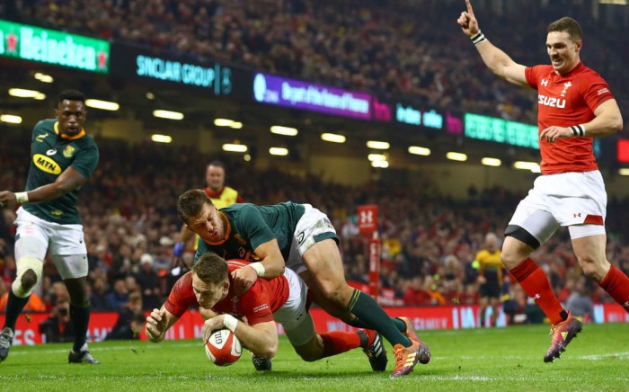 Liam Williams crossed for the home side's second try on the quarter hour, taking a lofted mispass from Anscombe and cutting back inside the covering Siya Kolisi. 