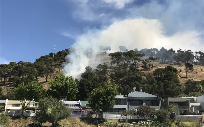 FILE: A fire on the slopes of Signal Hill. Picture: Monique Mortlock/EWN.