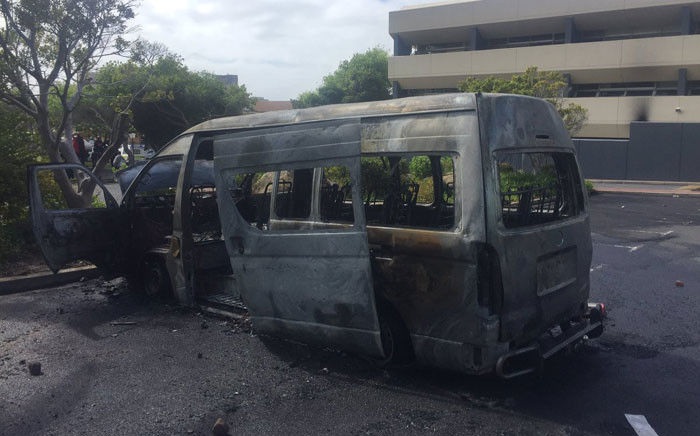 Portesting students at CPUT Cape Town campus have set alight a minibus belonging to a private security company. Picture: Xolani Koyana/EWN.
