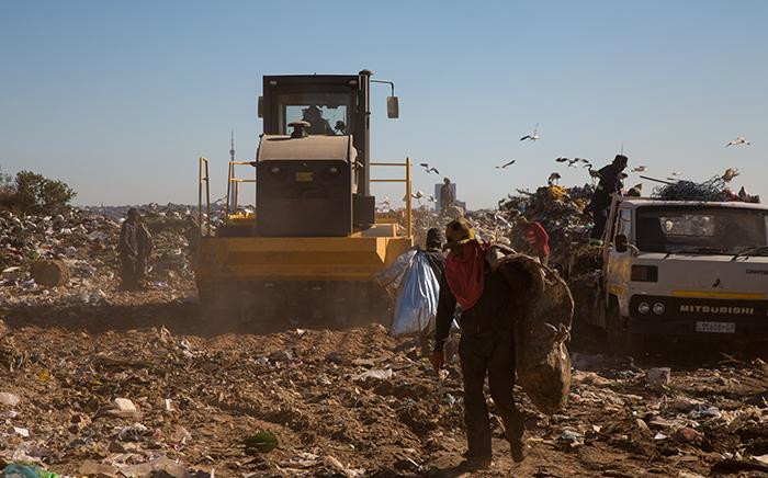 Waste pickers are seen in the Robinson Deep landfill site in Johannesburg.  The site has a maximum of 3 years left until it reaches capacity.  From 1 July, residents will be compelled to separate their garbage from recyclable material in an effort to avoid reaching this point.  Picture: Christa Eybers/EWN