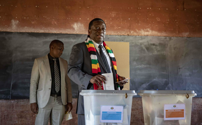 Zimbabwean President Emmerson Mnangagwa casts his vote on 30 July 2018. Picture: Thomas Holder/EWN