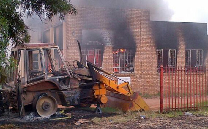 A municipal building and satellite police station was torched by angry protesters in Zithobeni outside Bronkhorstspruit on 31 January. Picture: Supplied.
