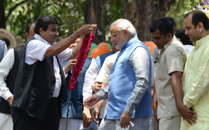 Chief Minister of the western Indian state of Gujarat and Bharatiya Janata Party (BJP) prime-ministerial candidate Narendra Modi (R) receives a garland from party leader Nitin Gadkari (L) after arriving at party headquarters in New Delhi on 17 May 2014. Picture: AFP/SAJJAD HUSSAIN