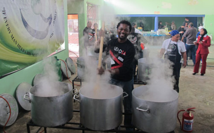 Volunteers from the Mustafadin Foundation cook food for 5000 people from Nyanga, Delft and Hanover Park in the Western Cape. Picture: Shamiela Fisher/EWN