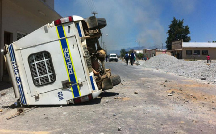 A police vehicle lies on its side after protesting farmworkers went on the rampage in Wolseley in the Western Cape on 14 November 2012. Picture: Graeme Raubenheimer/EWN