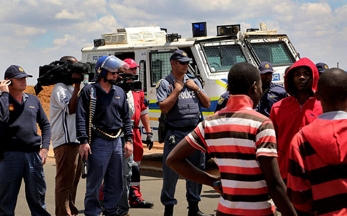 FILE: Residents of Bekkersdal in Westonaria in a stand-off with police during a service delivery protest in 2013. Picture: EWN