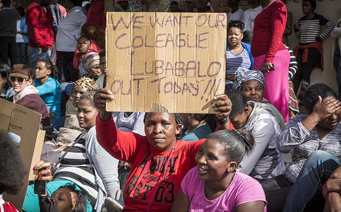 Masiphumelele residents have gathered outside Simons Town Magistrates Court in support of community activist Lubabalo Vellem, who has been accused of murder after he allegedly assaulted a man in his community who later died of his injuries. Picture: Thomas Holder/EWN