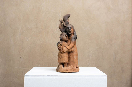 Noria Mabasa's 'Mother and Daughter' sculpture. Picture: Villa Legodi website