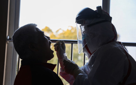 This photo taken on February 4, 2020 shows a member of the medical staff (R) taking samples from a person for testing for the new coronavirus in a quarantine zone in Wuhan, the epicenter of the outbreak, in central China's province of Hubei.  Image: AFP