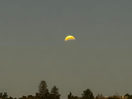 ARCHIVO: El eclipse parcial y la luna de sangre.  Imagen: Jacques Saaiman/Facebook