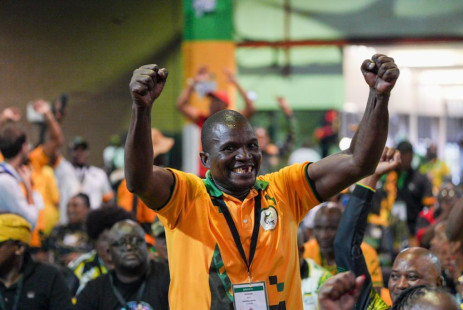 Día 1 de la 55.ª Conferencia Nacional Electiva del ANC, un hombre sonriendo.  Imagen: Jacques Nelles/Eyewitness News
