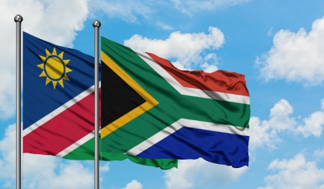 Banderas nacionales de Namibia y Sudáfrica @ sezerozger/123rf.com

