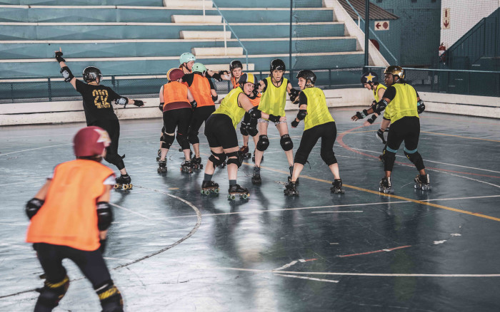 Blockers preparing to prevent a jammer from the opposing team from passing them. Photo: Abigail Javier/Eyewitness News