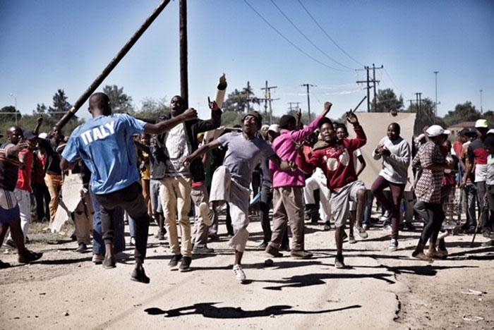 FILE: Residents of the township of Seweding near Mahikeng calling for the removal of North West Premier Supra Mahumapelo on 20 April 2018. Picture: Ihsaan Haffejee/EWN
