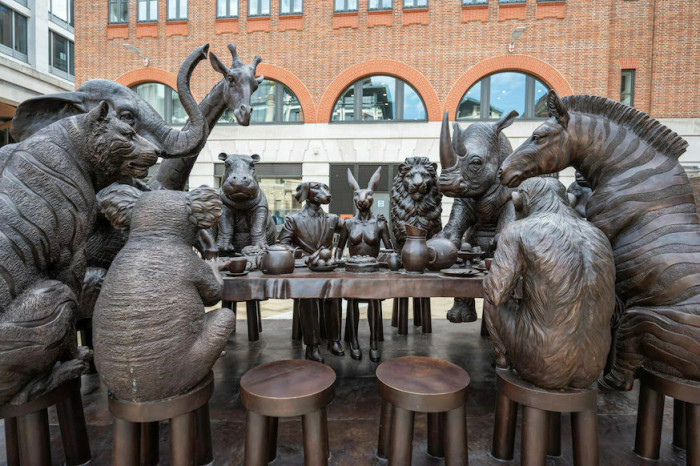 Bronze sculpture lets Londoners dine with the world's endangered animals