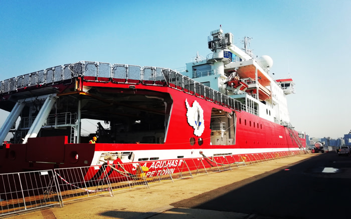 The 'SA Agulhas ll' docked in Durban Harbour. Picture: Shimoney Regter/EWN
