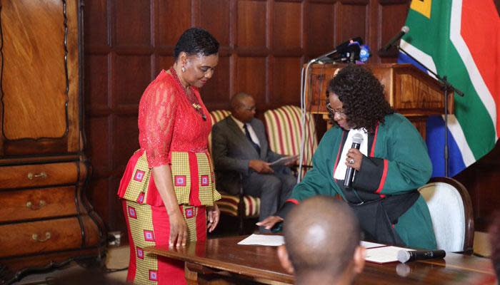 Newly appointed Minister of Home Affairs Hlengiwe Mkhize being sworn in. Picture: Chista Eybers/EWN.