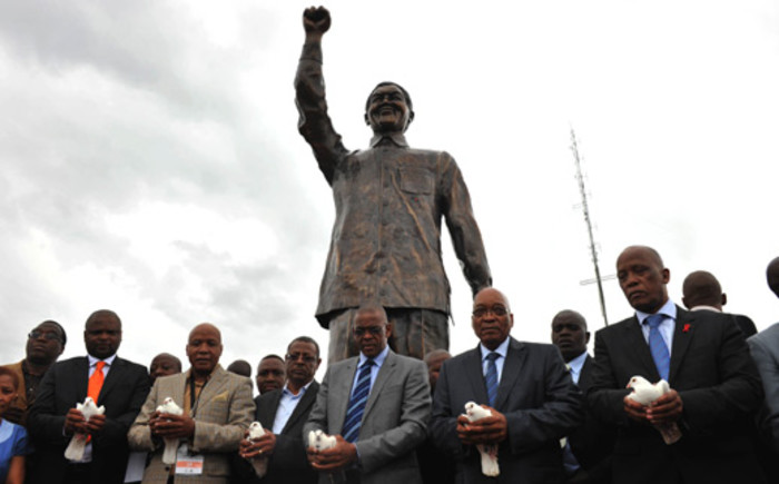 President Zuma, joined by Minister Martins and Free State Premier Magashule, during the unveiling ceremony of the Mandela statue in Naval Hill, Bloemfontein in the Free State. Picture: GCIS
