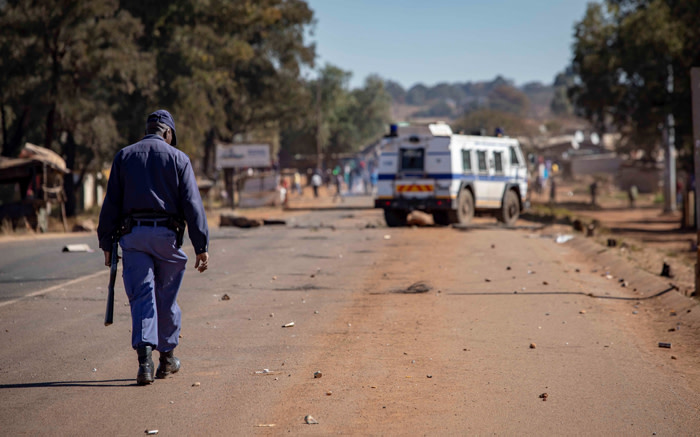 Police move to clear barricades and debris from the road in Sicelo informal settlement in Meyerton after service delivery protests on 18 June 2018.  Picture: Thomas Holder/EWN.