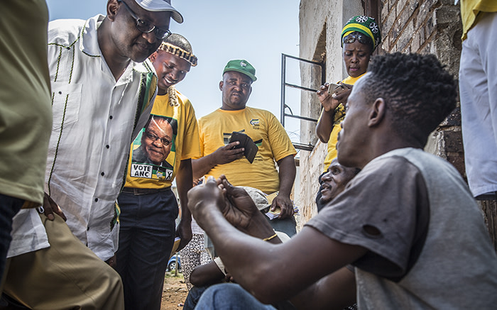 Gauteng Premier David Makhura speaks to Denver residents about their grievances during voter registration. Picture: Reinart Toerien/EWN