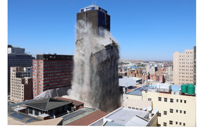 The sound of controlled explosions emitted from the building as it fell to the ground in stages. Picture: Ahmed Kajee/EWN