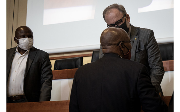 Jacob Zuma in conversation with Carl Niehaus and Des Van Rooyen (left).