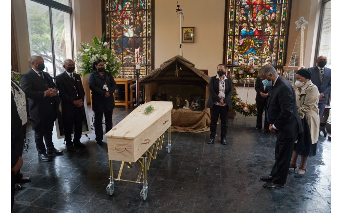 Former president Thabo Mbeki and his wife Zanele Mbeki pay their respects. 