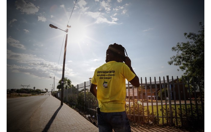 Members of the ANC canvassing outside a station in Bongolethu, Oudtshoorn. Picture: Thomas Holder/EWN