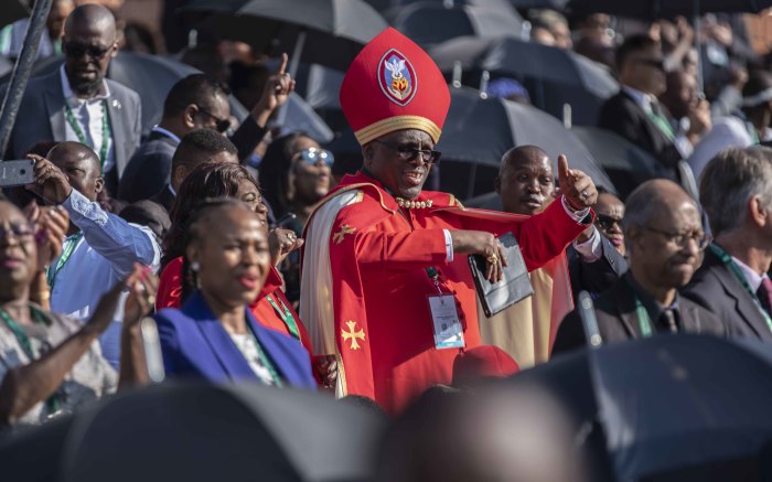 Guests sing at the inauguration of President-elect Cyril Ramaphosa at Loftus Versfeld Stadium in Pretoria. Picture: Abigail Javier/EWN